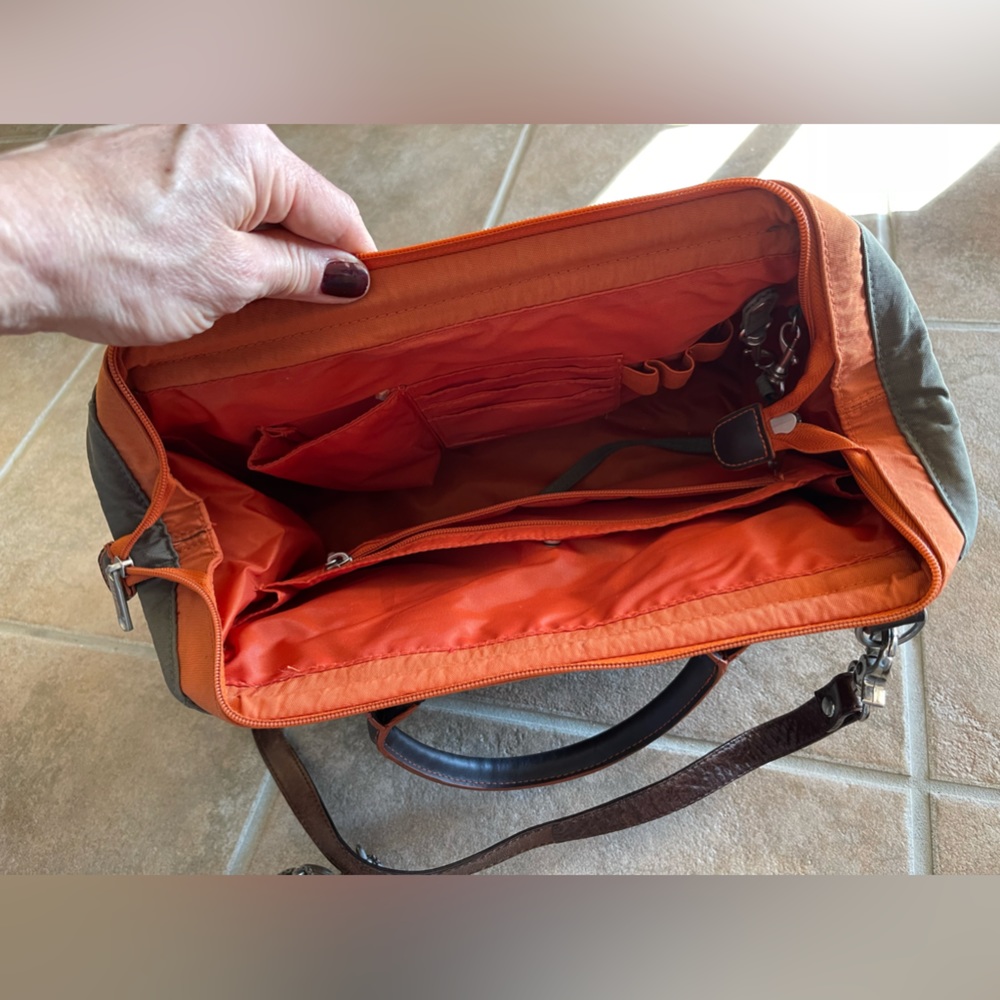 NWOT Baggallini travel bag